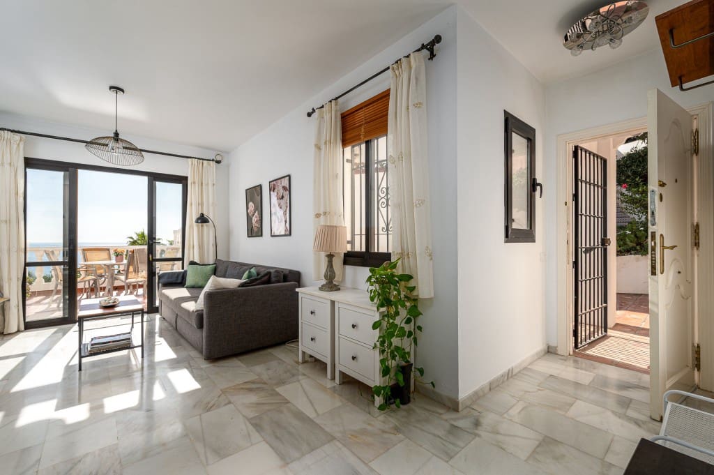 2 Zimmer Apartment zu verkaufen in Torrox-Costa mit Pool - 350.000 € (Ref: 9415554)