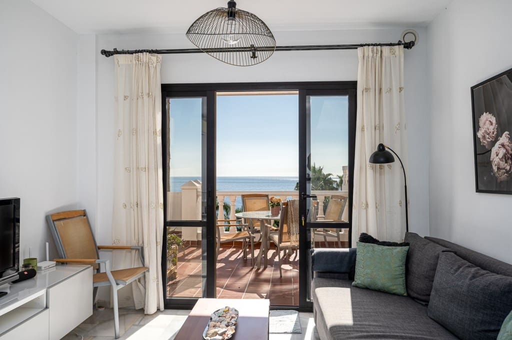 2 Zimmer Apartment zu verkaufen in Torrox-Costa mit Pool - 350.000 € (Ref: 9415554)