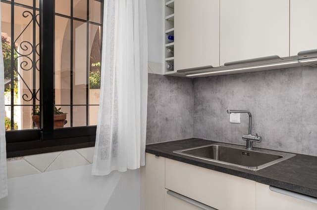 2 Zimmer Apartment zu verkaufen in Torrox-Costa, Torrox mit Pool - 350.000 € (Ref: 9415554)