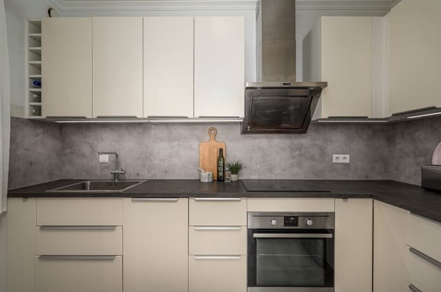 2 Zimmer Apartment zu verkaufen in Torrox-Costa, Torrox mit Pool - 350.000 € (Ref: 9415554)