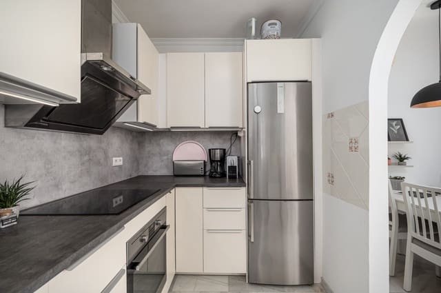 2 Zimmer Apartment zu verkaufen in Torrox-Costa, Torrox mit Pool - 350.000 € (Ref: 9415554)