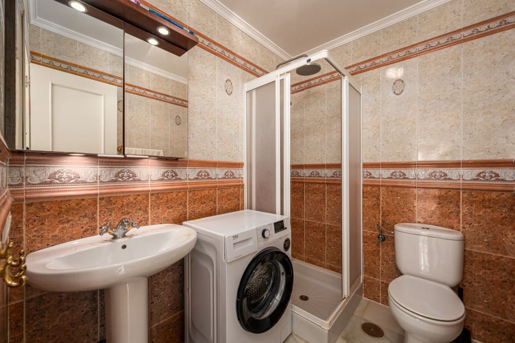 2 Zimmer Apartment zu verkaufen in Torrox-Costa mit Pool - 350.000 € (Ref: 9415554)