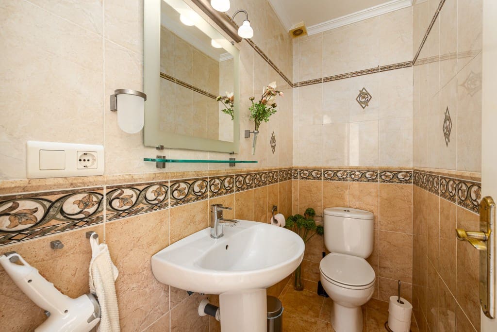 2 Zimmer Apartment zu verkaufen in Torrox-Costa mit Pool - 350.000 € (Ref: 9415554)