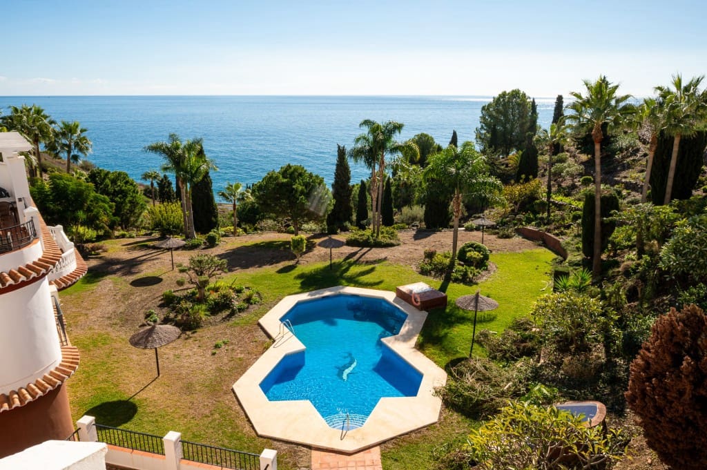 2 Zimmer Apartment zu verkaufen in Torrox-Costa mit Pool - 350.000 € (Ref: 9415554)