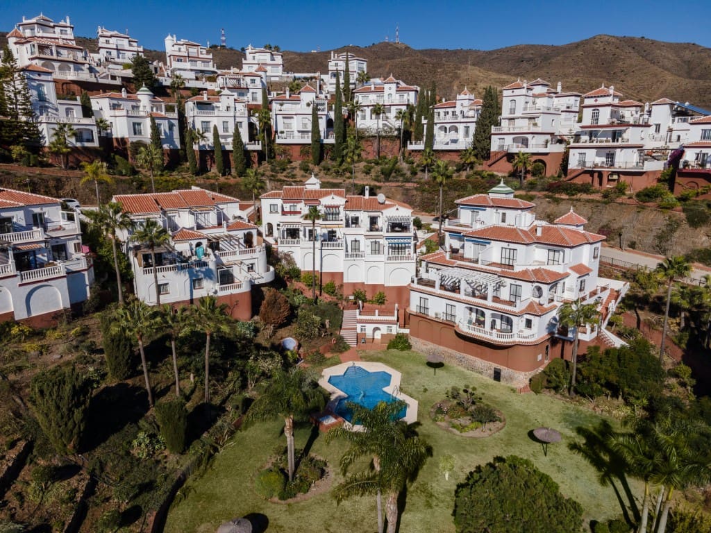 2 Zimmer Apartment zu verkaufen in Torrox-Costa mit Pool - 350.000 € (Ref: 9415554)