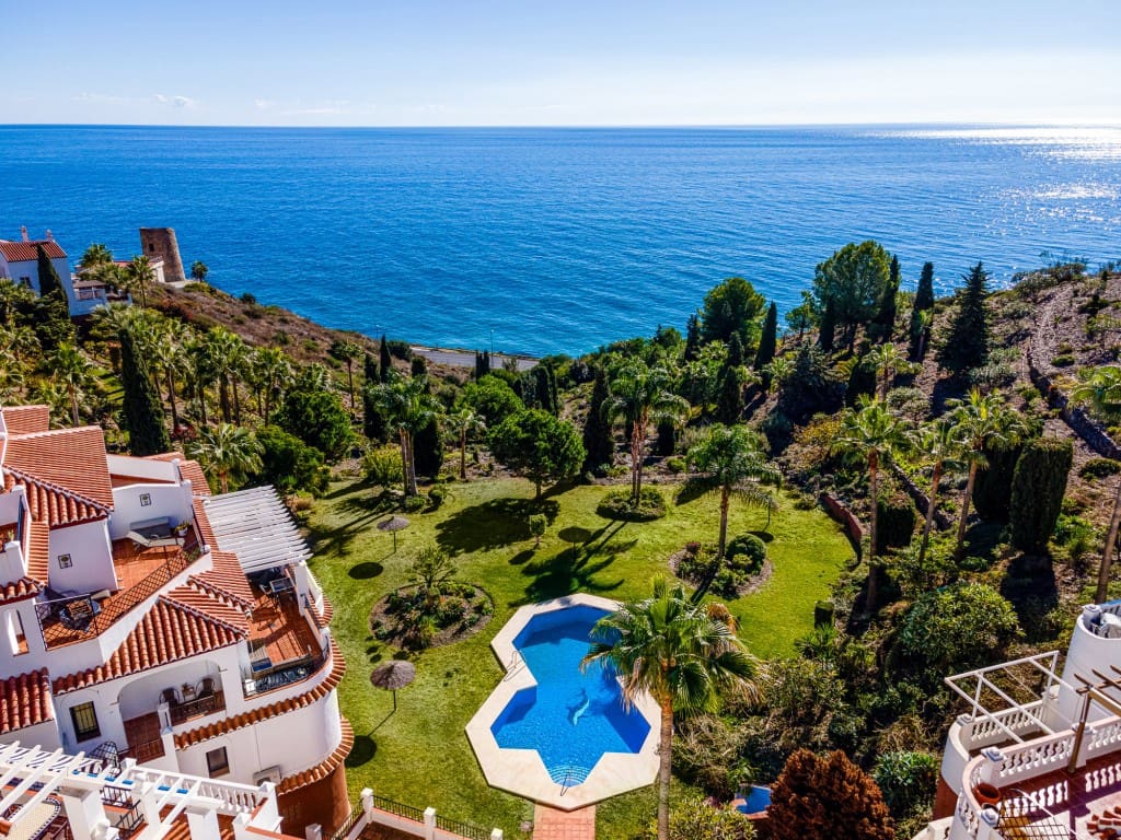 2 Zimmer Apartment zu verkaufen in Torrox-Costa mit Pool - 350.000 € (Ref: 9415554)