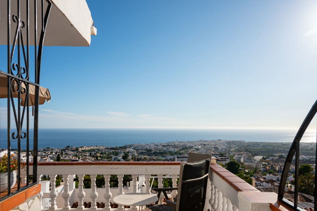 2 Zimmer Apartment zu verkaufen in Nerja mit Pool - 299.000 € (Ref: 9415563)