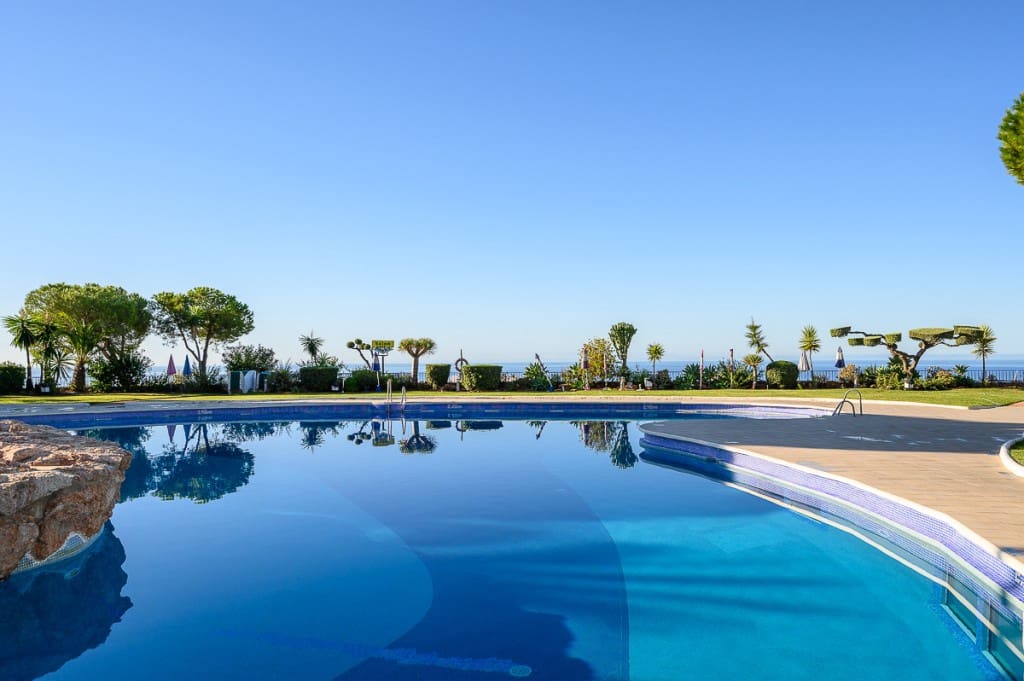 2 Zimmer Apartment zu verkaufen in Nerja mit Pool - 299.000 € (Ref: 9415563)