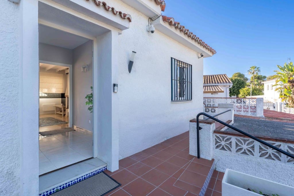 3 soverom Villa til salgs i Costabella med svømmebasseng garasje - € 1 199 000 (Ref: 9415575)