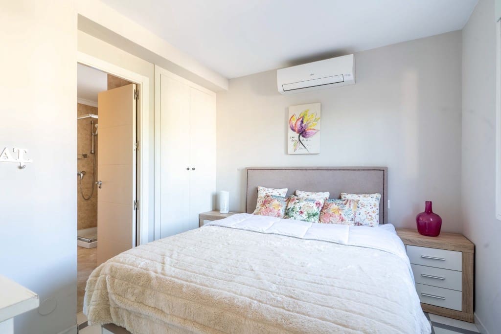 3 soverom Villa til salgs i Costabella med svømmebasseng garasje - € 1 199 000 (Ref: 9415575)