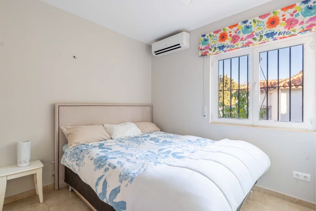 3 soverom Villa til salgs i Costabella med svømmebasseng garasje - € 1 199 000 (Ref: 9415575)