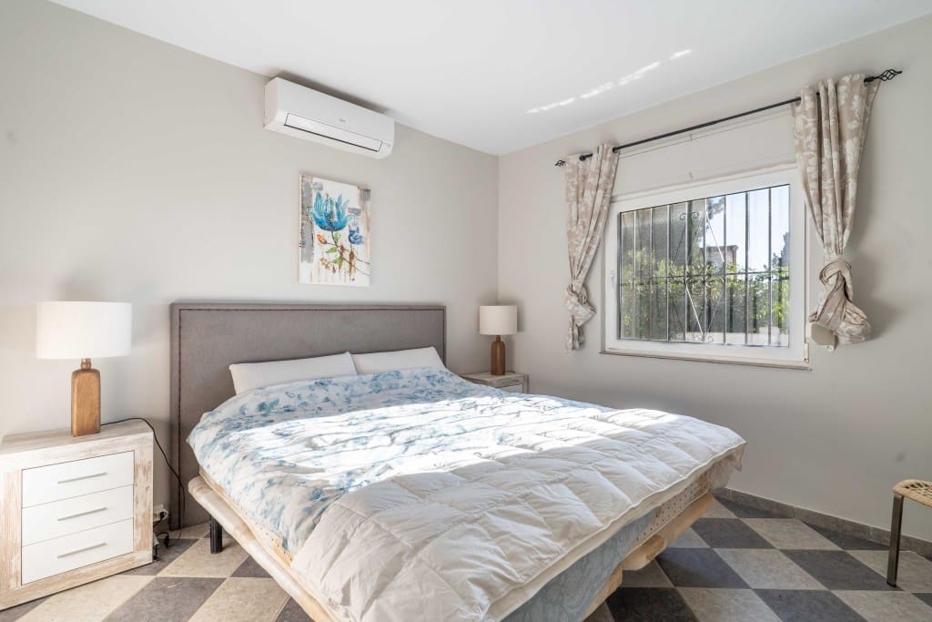 3 soverom Villa til salgs i Costabella med svømmebasseng garasje - € 1 199 000 (Ref: 9415575)