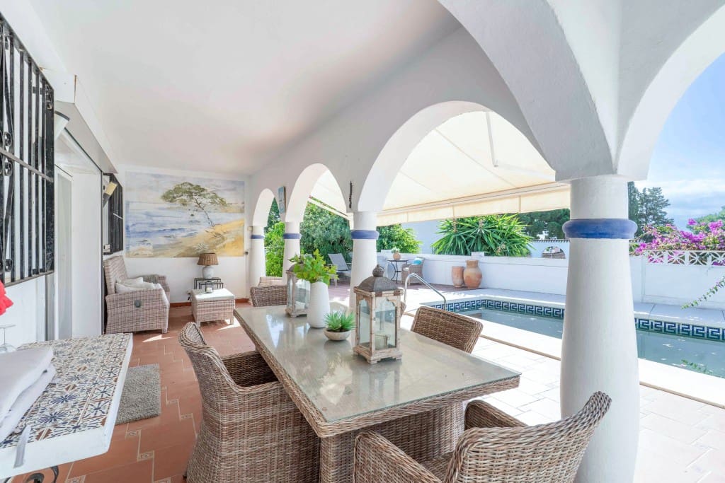 3 soverom Villa til salgs i Costabella med svømmebasseng garasje - € 1 199 000 (Ref: 9415575)