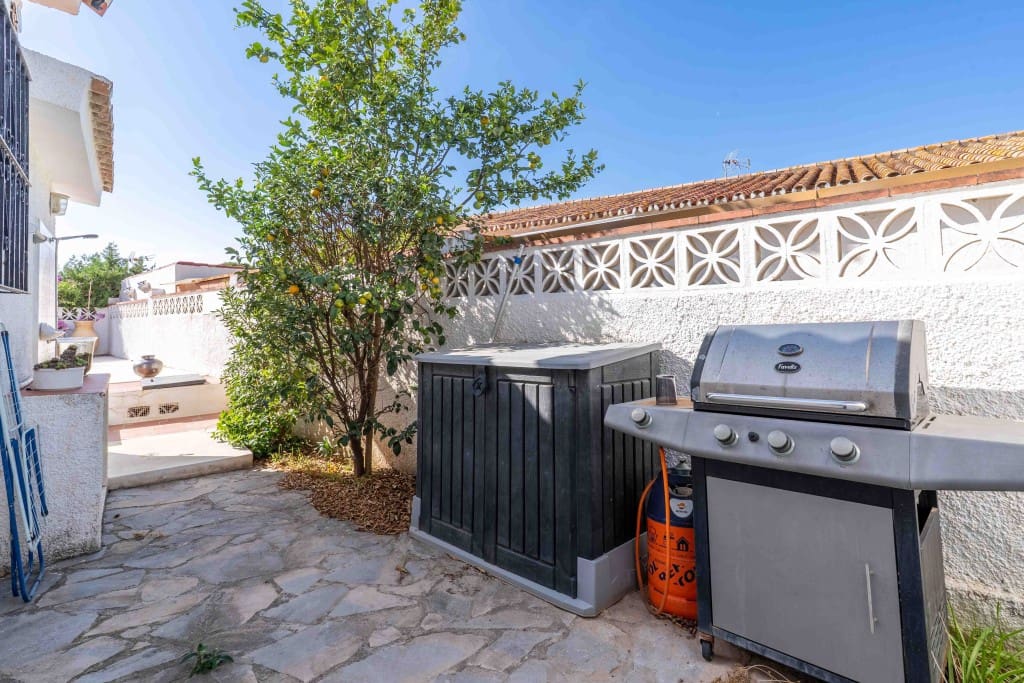 3 soverom Villa til salgs i Costabella med svømmebasseng garasje - € 1 199 000 (Ref: 9415575)