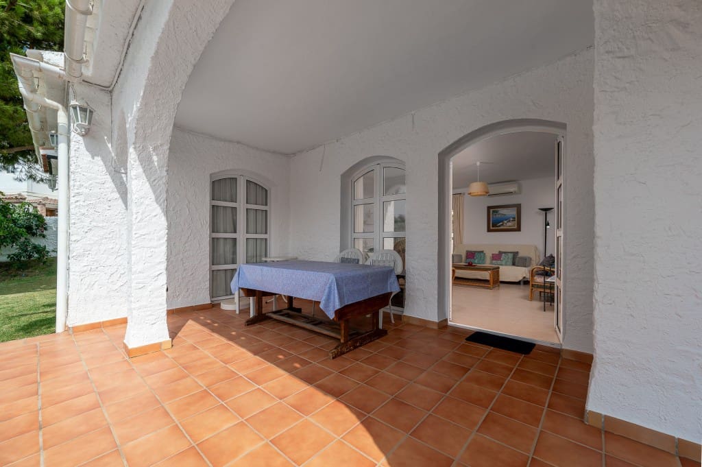 9 soveværelse Villa til salg i Nerja med garage - € 1.590.000 (Ref: 9415577)