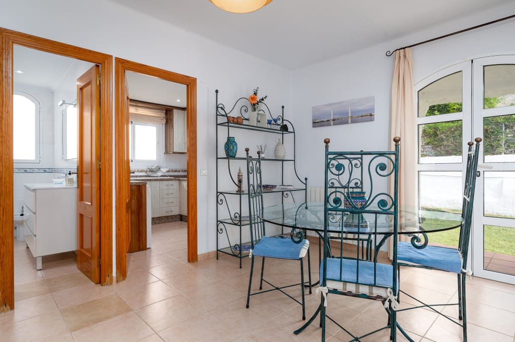 9 soveværelse Villa til salg i Nerja med garage - € 1.590.000 (Ref: 9415577)