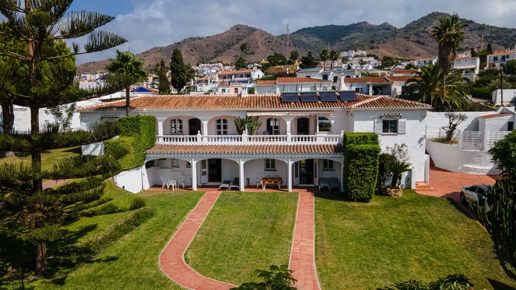 9 soveværelse Villa til salg i Nerja med garage - € 1.590.000 (Ref: 9415577)