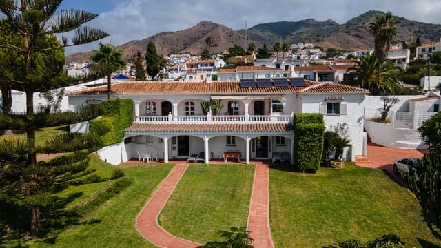 9 soveværelse Villa til salg i Nerja med garage - € 1.590.000 (Ref: 9415577)