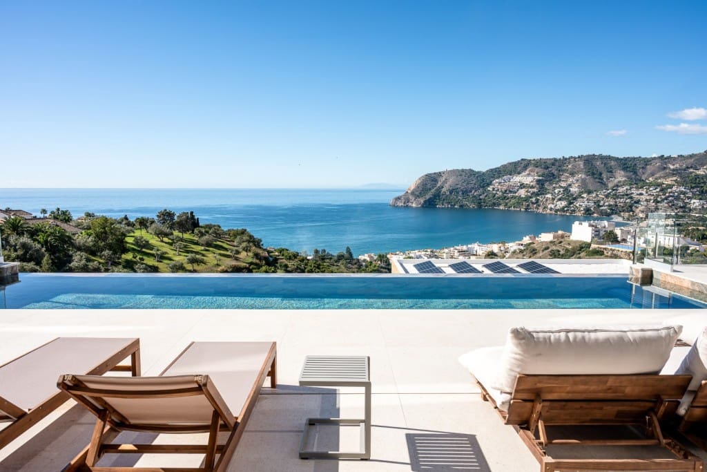 4 makuuhuone Huvila myytävänä paikassa La Herradura mukana uima-altaan - 2 100 000 € (Ref: 9415586)