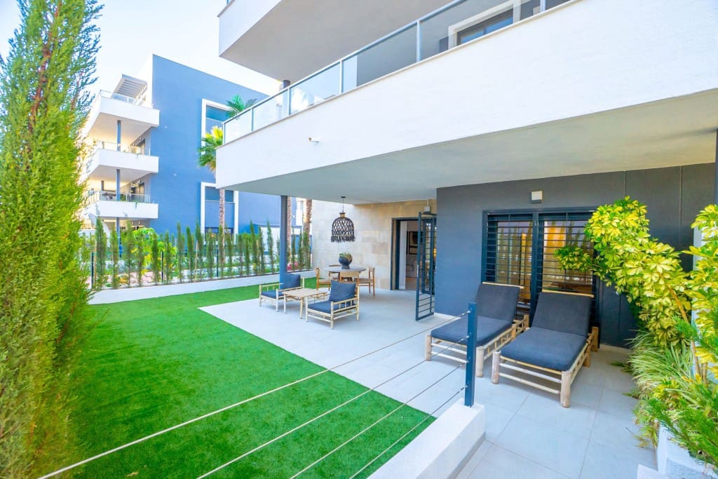 2 sovrum Lägenhet till salu i Playa Flamenca med pool - 460 000 € (Ref: 9419210)