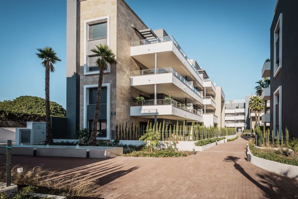 2 sovrum Lägenhet till salu i Playa Flamenca med pool - 460 000 € (Ref: 9419210)