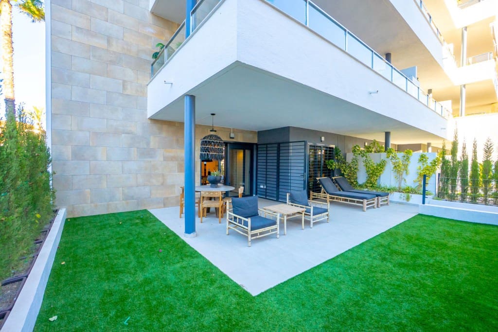 2 sovrum Lägenhet till salu i Playa Flamenca med pool - 460 000 € (Ref: 9419210)