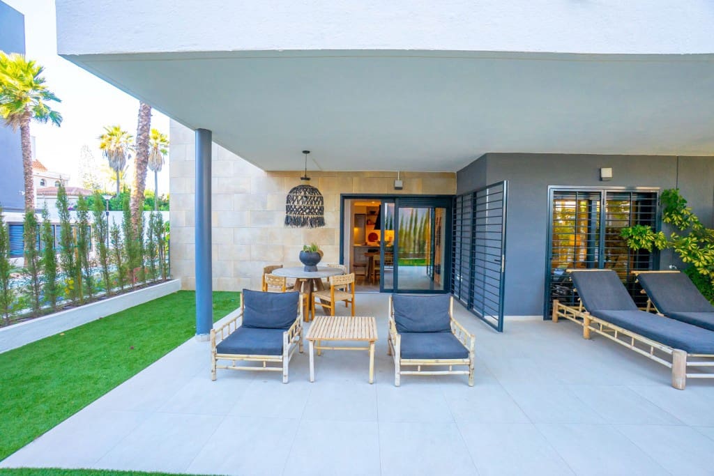 2 sovrum Lägenhet till salu i Playa Flamenca med pool - 460 000 € (Ref: 9419210)