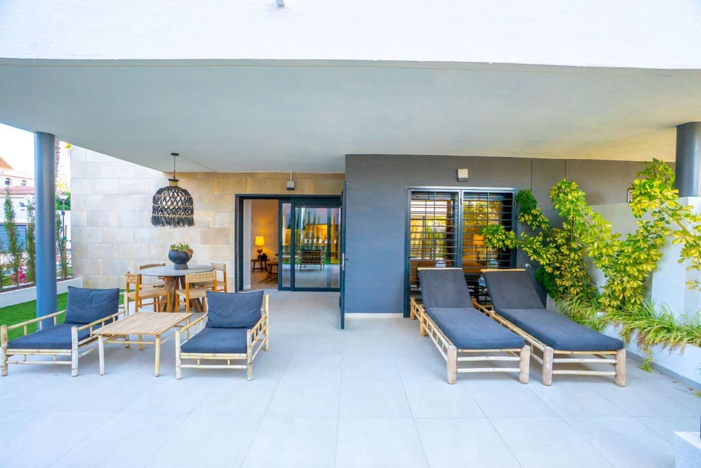 2 sovrum Lägenhet till salu i Playa Flamenca med pool - 460 000 € (Ref: 9419210)