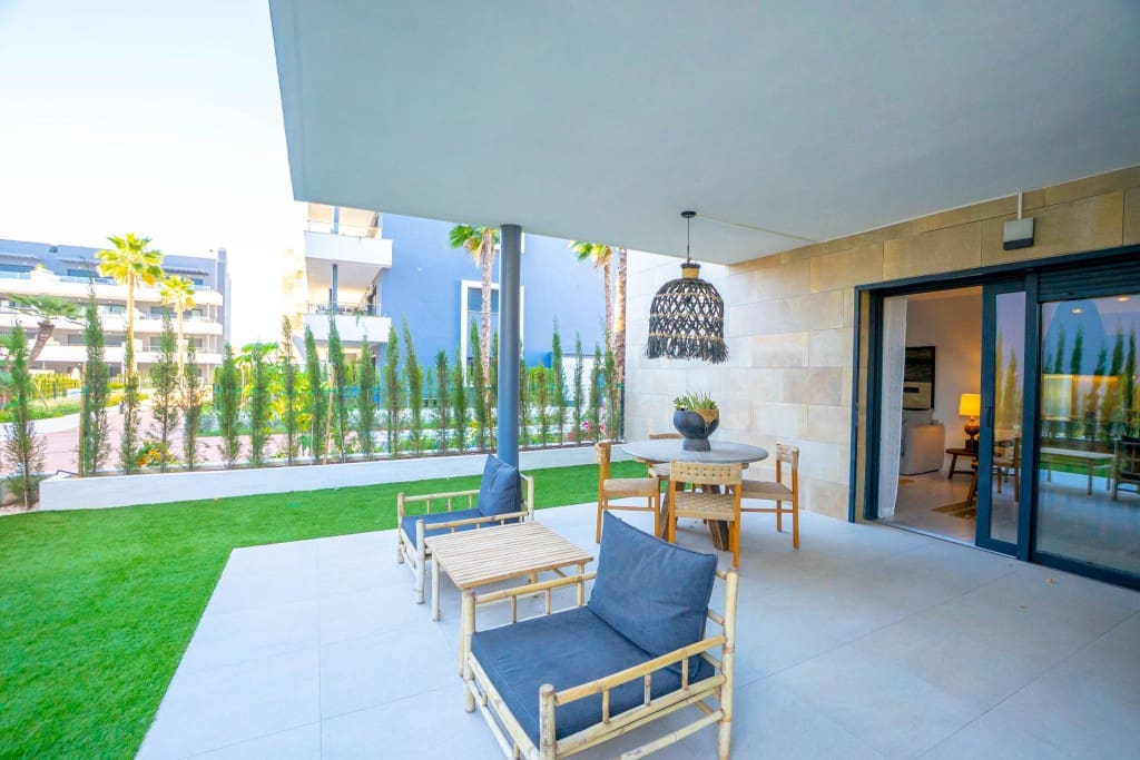 2 sovrum Lägenhet till salu i Playa Flamenca med pool - 460 000 € (Ref: 9419210)