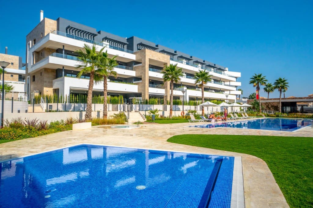 2 sovrum Lägenhet till salu i Playa Flamenca med pool - 460 000 € (Ref: 9419210)