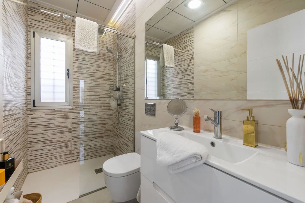 3 bedroom Villa for sale in Villamartin with pool garage - € 369,990 (Ref: 9419213)