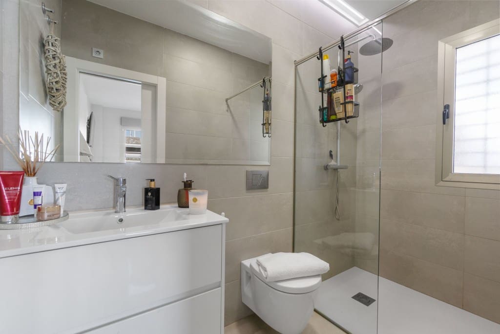 3 bedroom Villa for sale in Villamartin with pool garage - € 369,990 (Ref: 9419213)