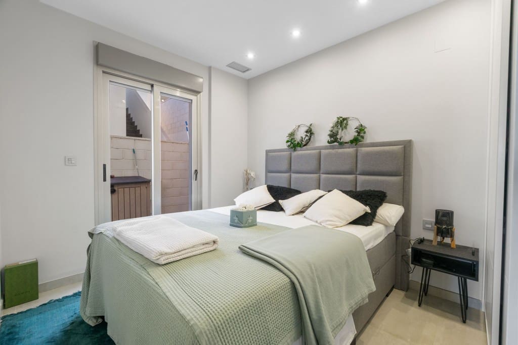 3 bedroom Villa for sale in Villamartin with pool garage - € 369,990 (Ref: 9419213)