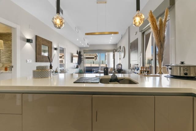 3 makuuhuone Huvila myytävänä paikassa Villamartin, Orihuela mukana uima-altaan 
autotalli - 369 990 € (Ref: 9419213)