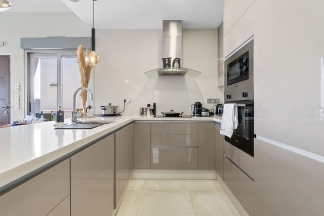 3 makuuhuone Huvila myytävänä paikassa Villamartin, Orihuela mukana uima-altaan 
autotalli - 369 990 € (Ref: 9419213)