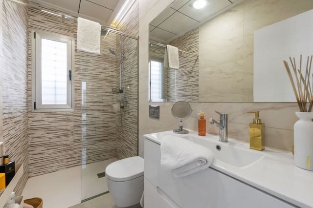 3 makuuhuone Huvila myytävänä paikassa Villamartin, Orihuela mukana uima-altaan 
autotalli - 369 990 € (Ref: 9419213)