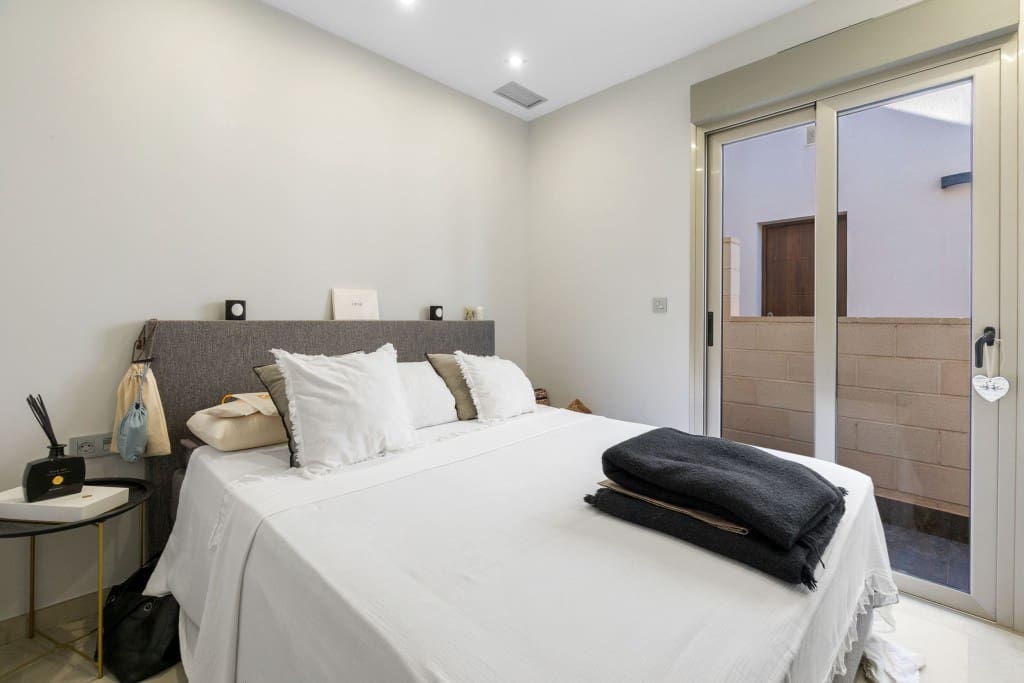 3 bedroom Villa for sale in Villamartin with pool garage - € 369,990 (Ref: 9419213)