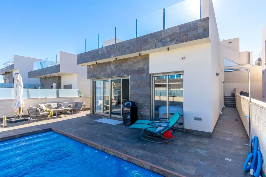 3 bedroom Villa for sale in Villamartin with pool garage - € 369,990 (Ref: 9419213)