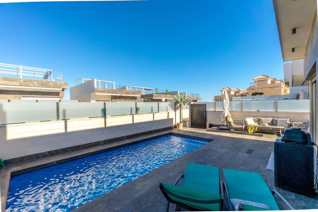 3 bedroom Villa for sale in Villamartin with pool garage - € 369,990 (Ref: 9419213)