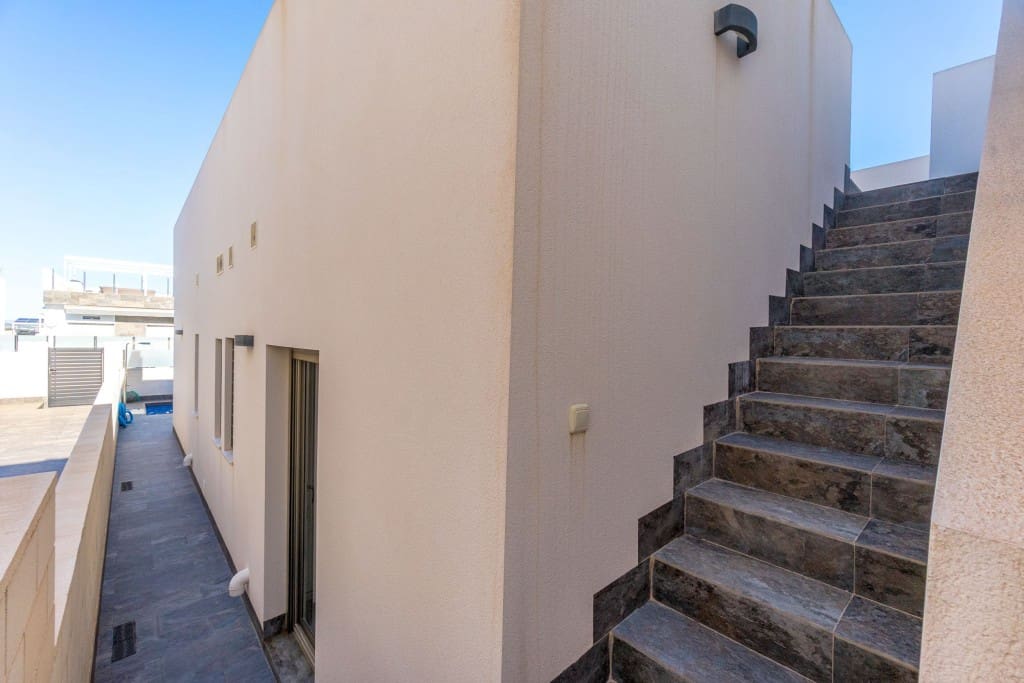 3 bedroom Villa for sale in Villamartin with pool garage - € 369,990 (Ref: 9419213)