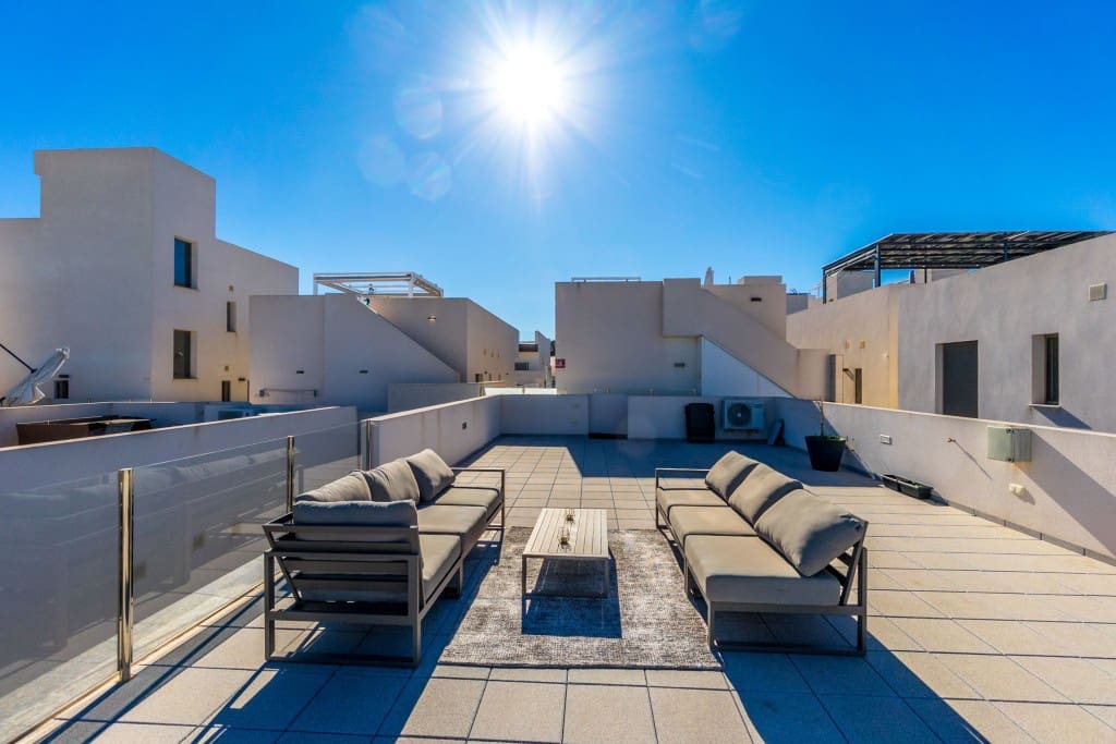 3 bedroom Villa for sale in Villamartin with pool garage - € 369,990 (Ref: 9419213)