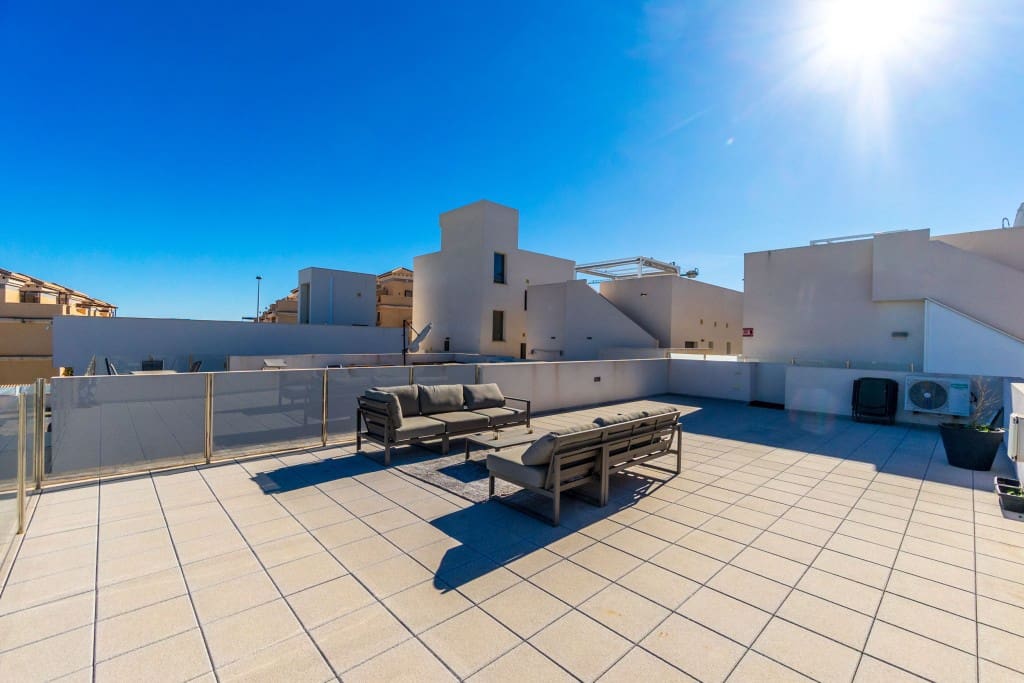 3 bedroom Villa for sale in Villamartin with pool garage - € 369,990 (Ref: 9419213)