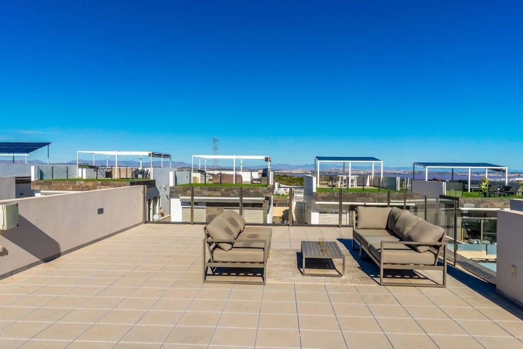 3 bedroom Villa for sale in Villamartin with pool garage - € 369,990 (Ref: 9419213)