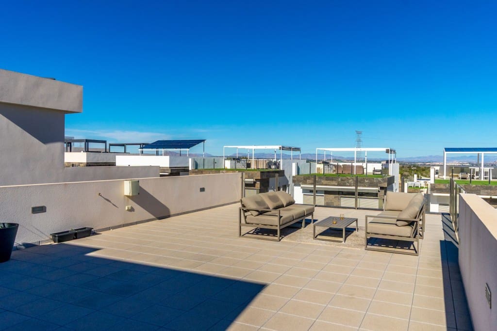 3 bedroom Villa for sale in Villamartin with pool garage - € 369,990 (Ref: 9419213)