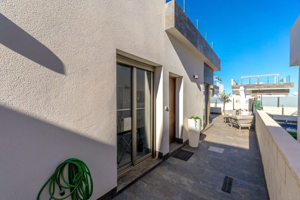 3 bedroom Villa for sale in Villamartin with pool garage - € 369,990 (Ref: 9419213)