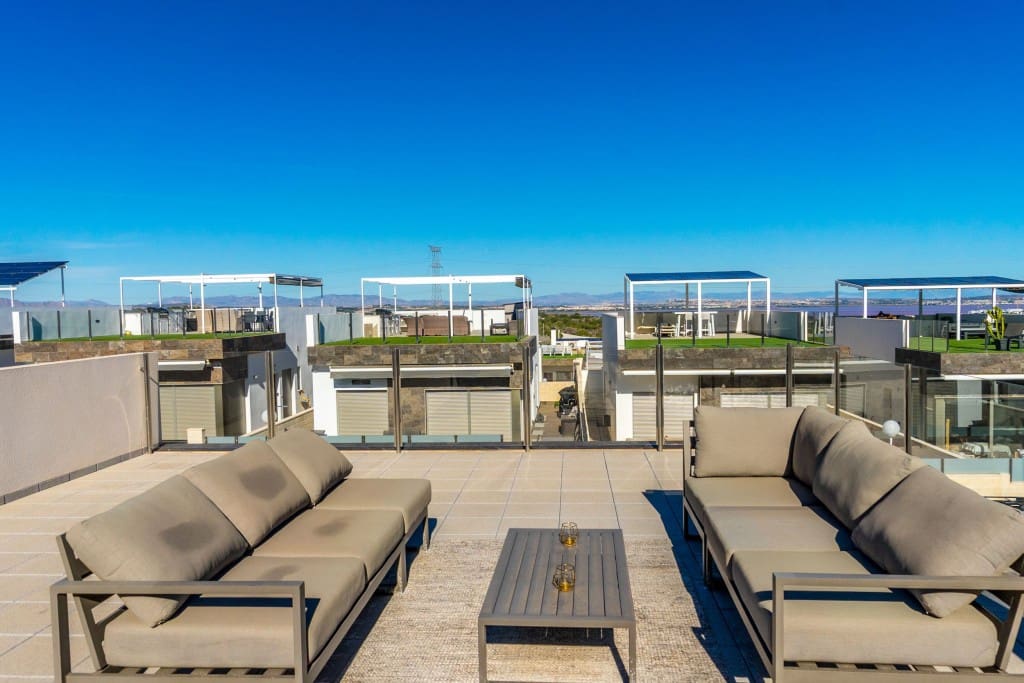 3 bedroom Villa for sale in Villamartin with pool garage - € 369,990 (Ref: 9419213)