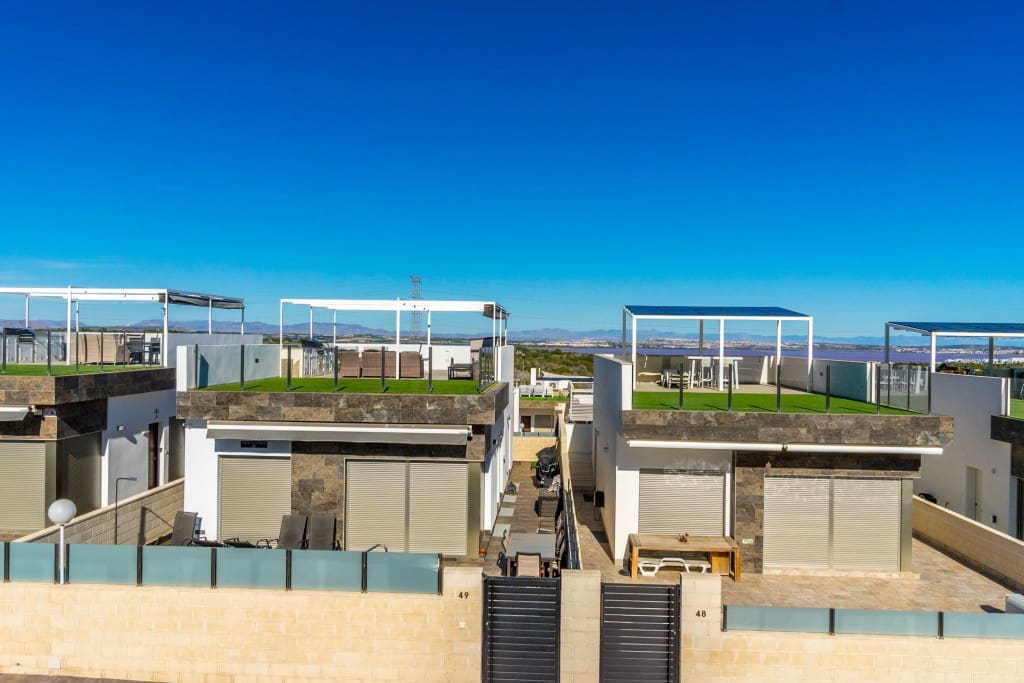 3 bedroom Villa for sale in Villamartin with pool garage - € 369,990 (Ref: 9419213)