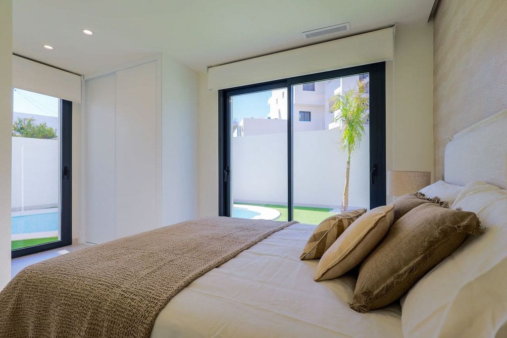 3 sovrum Villa till salu i Villamartin med pool garage - 590 000 € (Ref: 9421985)