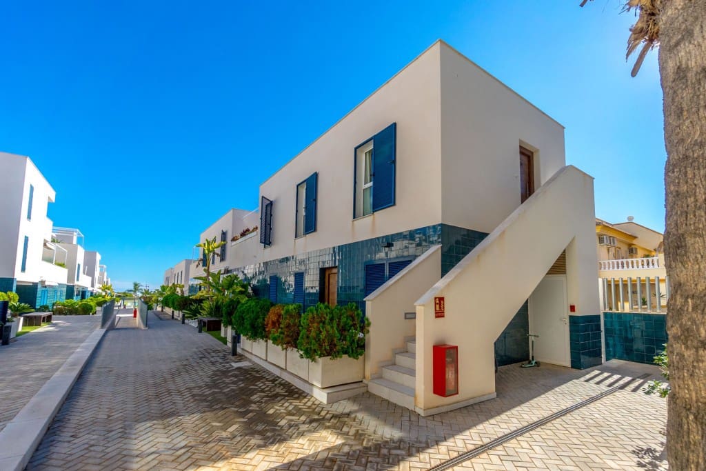 2 soverom Leilighet til salgs i Playa Flamenca med svømmebasseng - € 269 000 (Ref: 9421987)