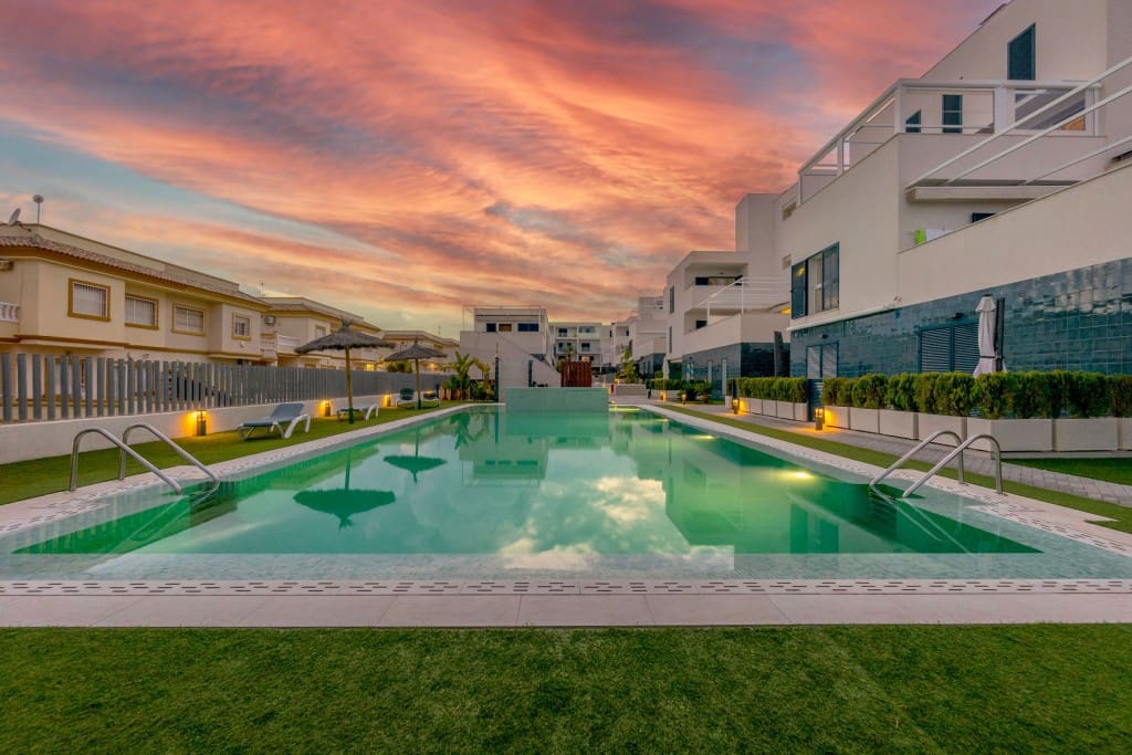 2 soverom Leilighet til salgs i Playa Flamenca med svømmebasseng - € 269 000 (Ref: 9421987)